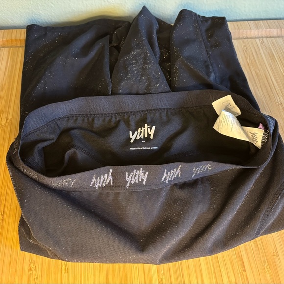 Yitty Shorts - Picture 2 of 4